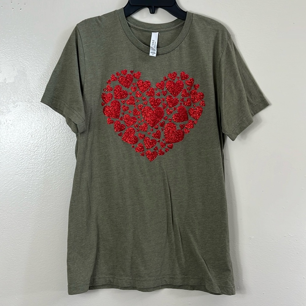 Bella Canvas tee shirt green with red heart short sleeve women’s size M